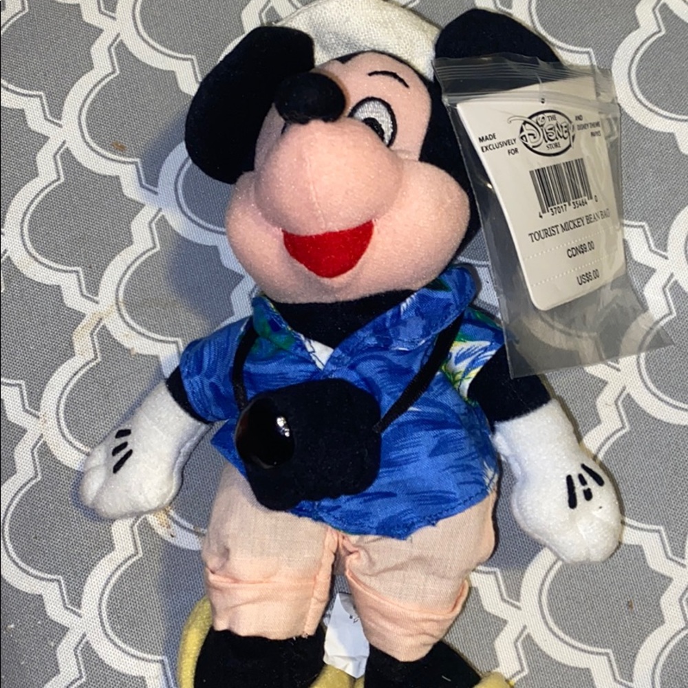NEW Disney Store Tourist Mickey RETIRED Vintage